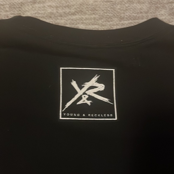 Young and reckless Tee - Picture 3 of 4